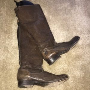 Frye “Melissa” Button Back Zip Boot Size 8